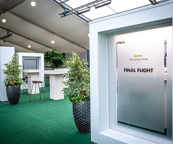 feature glass separators to use as barriers at exhibition