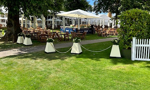 Royal Ascot small planted floral separators with rope